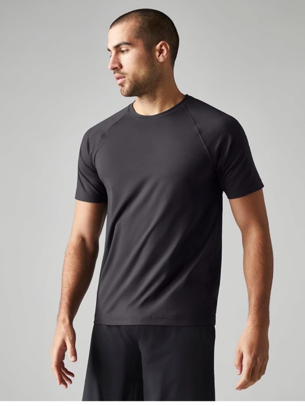 Under Armour Men's Black Fitted Performance Tee size Medium